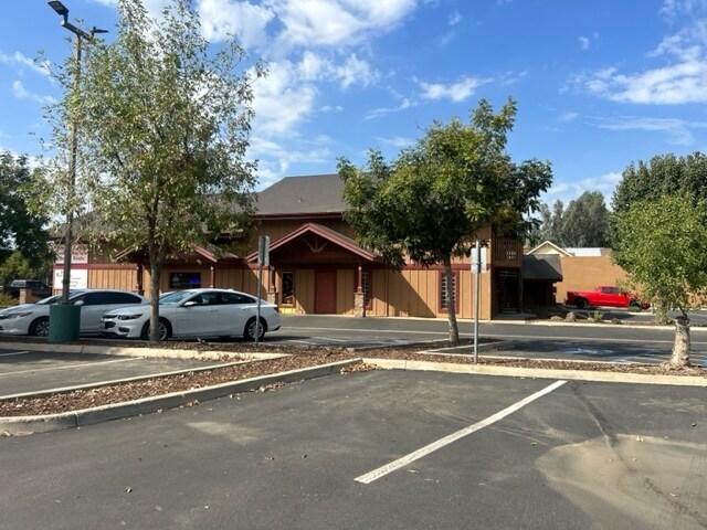 More Photos Of 6100 S Mooney Blvd, Visalia Restaurant For Lease