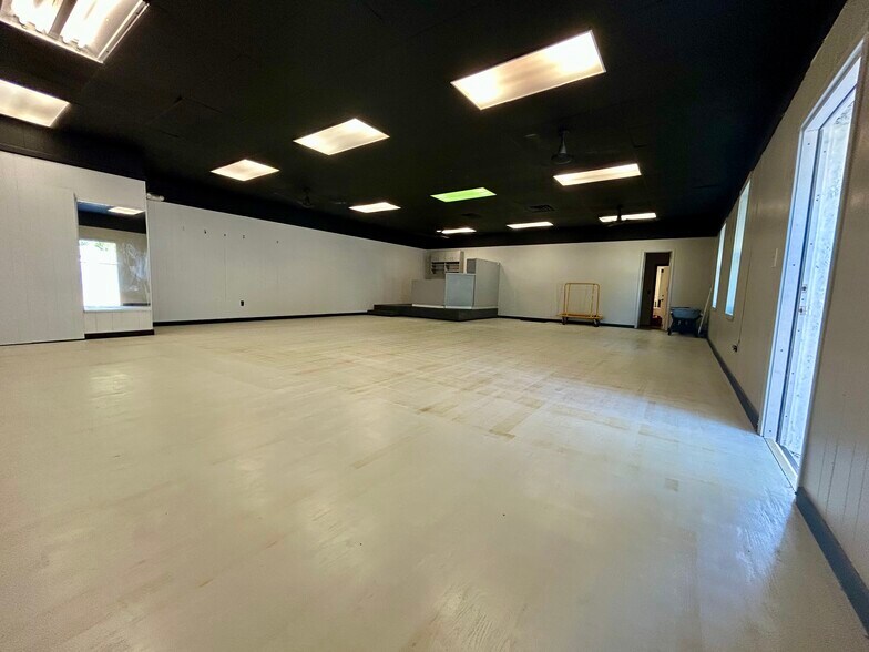 More Photos Of 13957 Mt Pleasant Rd, Jacksonville Office For Sale