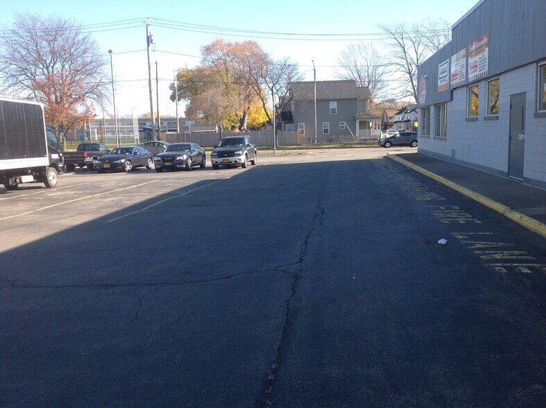 More Photos Of 1711 N Clinton Ave, Rochester Office For Lease