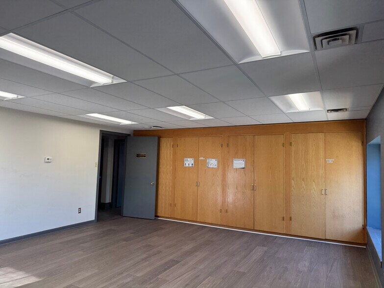 More Photos Of 826 Princess St, Kingston Office For Sale