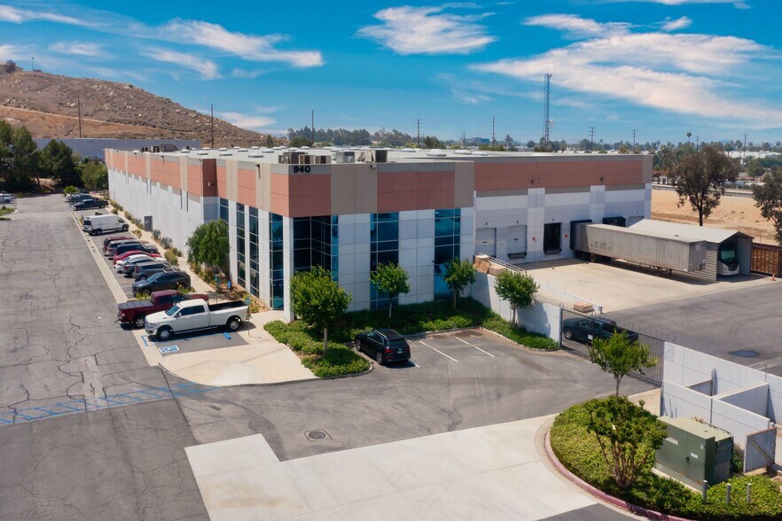 More Photos Of 940 Columbia Ave, Riverside Warehouse For Lease