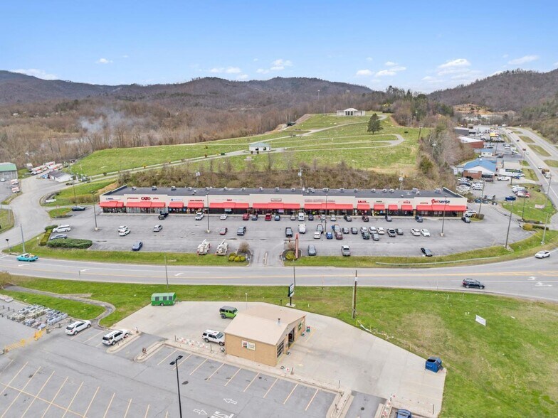 More Photos Of 1875 N 25th St, Middlesboro Restaurant For Lease