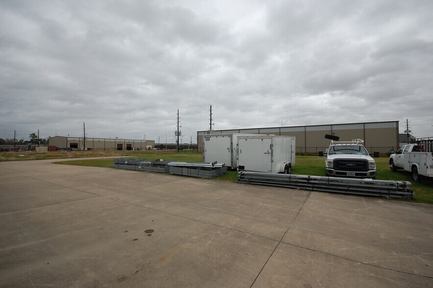 More Photos Of 21410 Springbridge Dr, Houston Warehouse For Lease