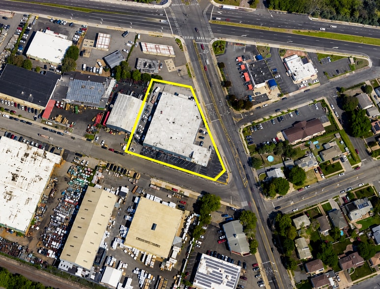 More Photos Of 961-965 Wellwood Ave, Lindenhurst Warehouse For Lease