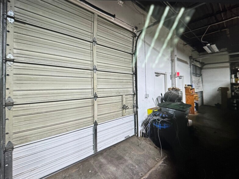 More Photos Of 1691 Shelby Oaks Dr N, Memphis Light Distribution For Lease