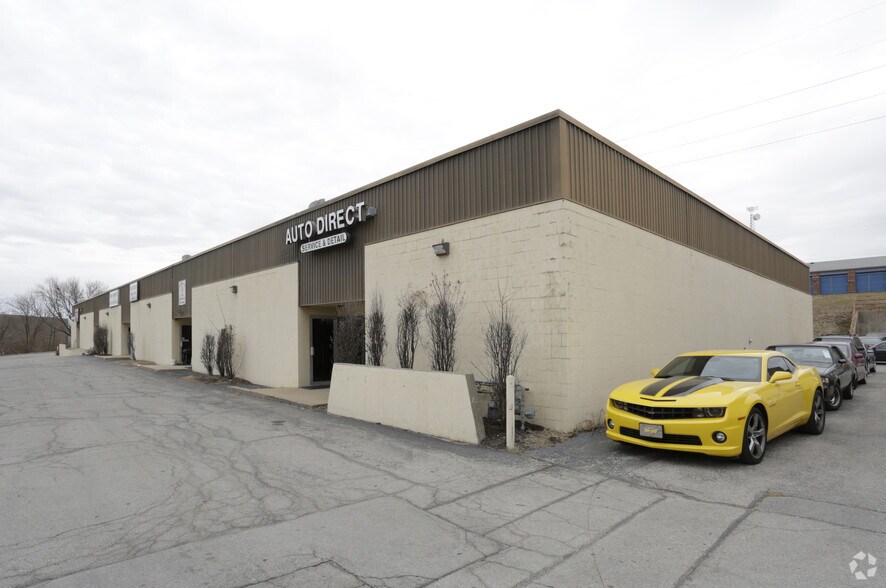 More Photos Of 7861-7871 Mastin Dr, Overland Park Warehouse For Lease