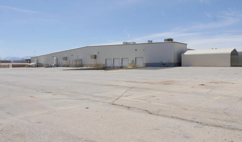More Photos Of 9400 Holly Rd, Adelanto Warehouse For Lease