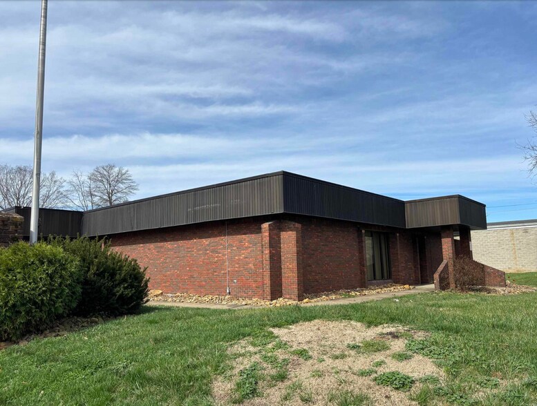 More Photos Of 990 2nd Ave, Gallipolis Freestanding For Lease