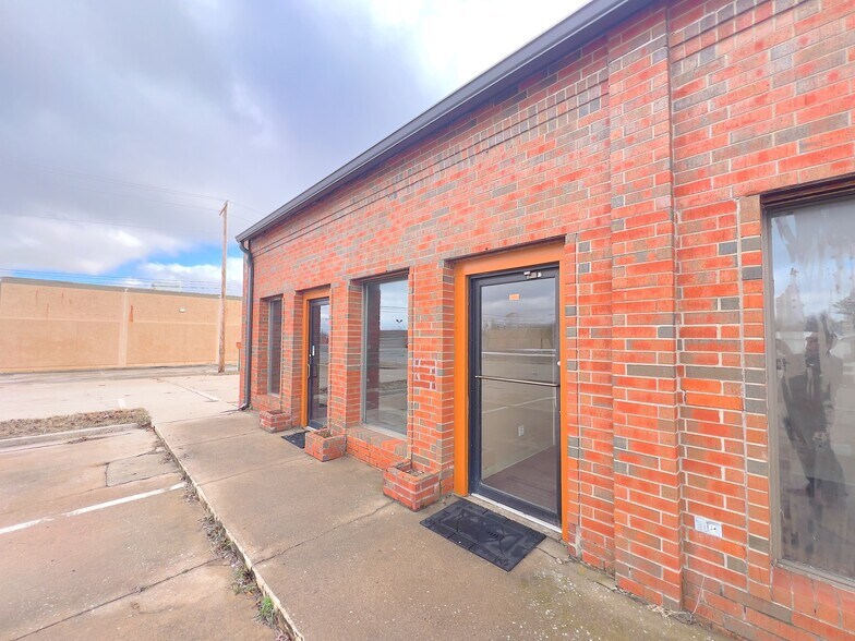 More Photos Of 802-806 Wynan Ct, Anadarko Medical For Sale