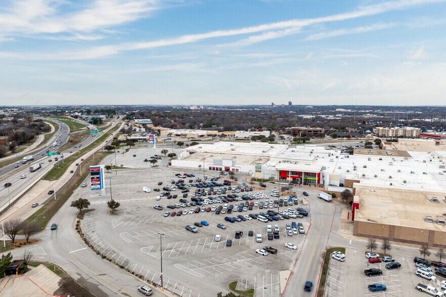 More Photos Of 2201 S Interstate 35 E, Denton Storefront For Lease