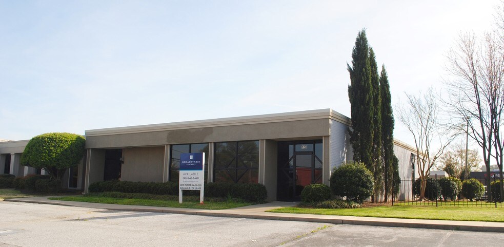 More Photos Of 121 W Antrim Dr, Greenville Office For Lease