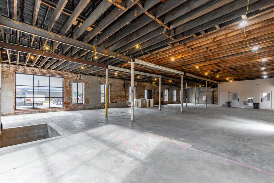 More Photos Of 615 E Main St, Chattanooga General Retail For Lease