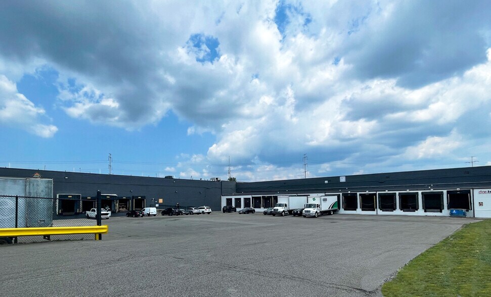 More Photos Of 16485 Rockside Rd, Maple Heights Flex For Lease