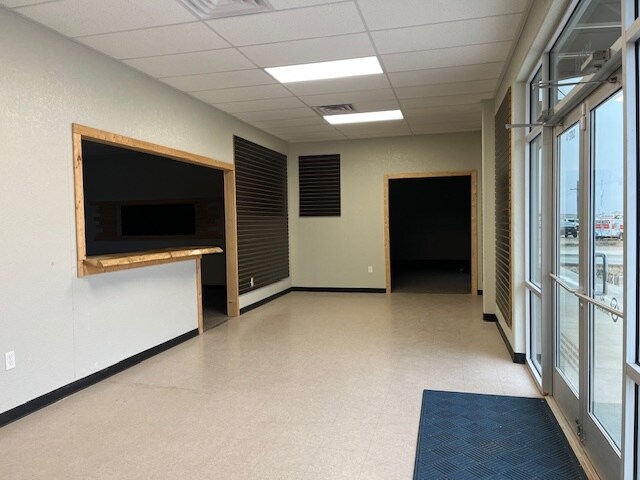 More Photos Of 12213 University Ave, Lubbock Showroom For Lease