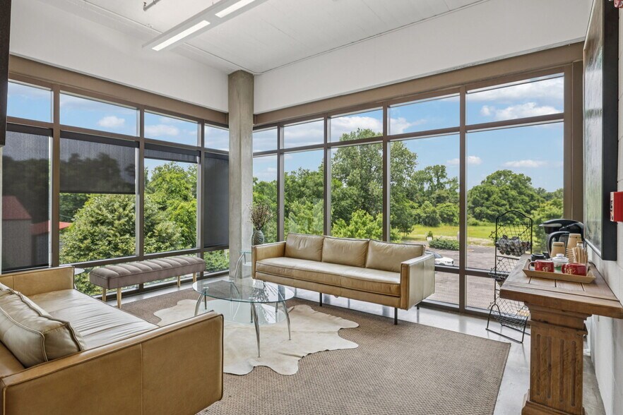 More Photos Of 112 Bridge St, Franklin Office For Sale