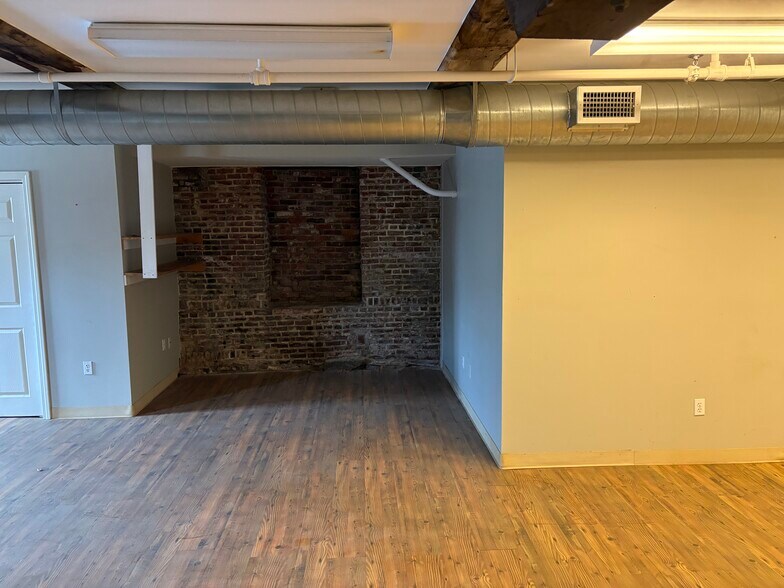 More Photos Of 36 Main St, Amesbury Flex For Lease