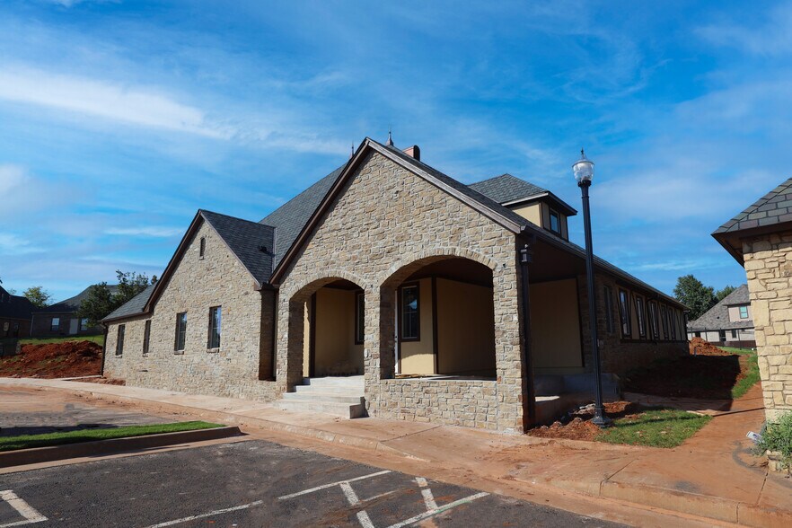 More Photos Of 13194 N MacArthur Boulevard, Oklahoma City Office For Sale