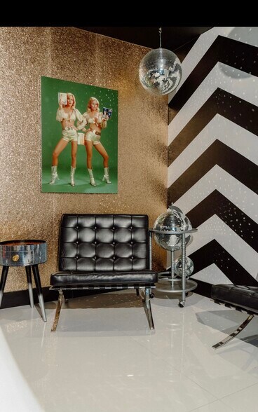 More Photos Of 120 W Vereda Sur, Palm Springs Hotel For Sale