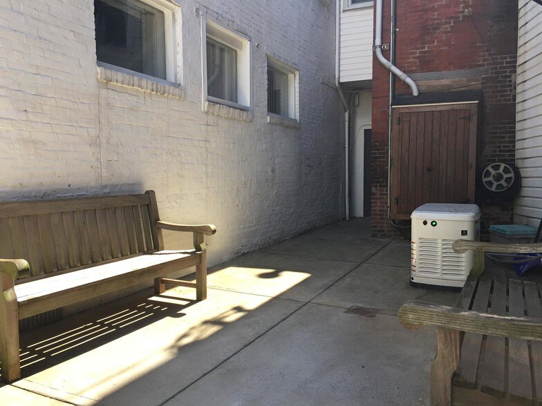 More Photos Of 1815-1819 E Carson St, Pittsburgh Storefront Retail Office For Lease