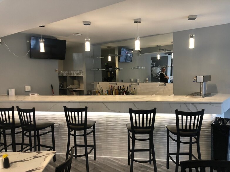 More Photos Of 1450 W Webster Ave, Chicago Restaurant For Lease