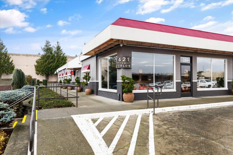 More Photos Of 1421 SW Barlow St, Oak Harbor General Retail For Sale