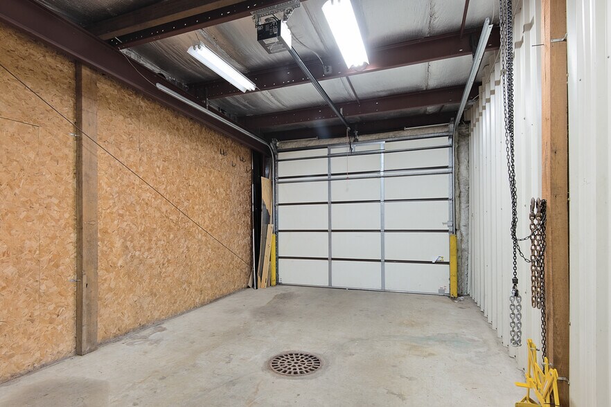 More Photos Of 1138 State St, Green Bay Warehouse For Sale