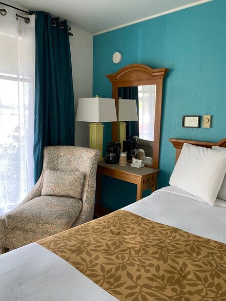 More Photos Of 940 Oregon Ave SE, Bandon Hotel For Sale