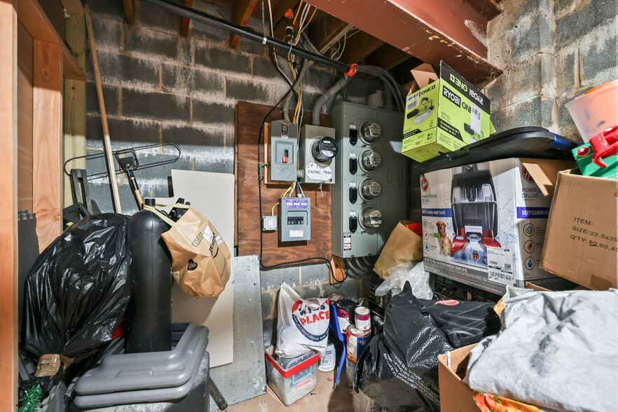 More Photos Of 19 Franklin St, Bloomfield Storefront Retail Office For Sale