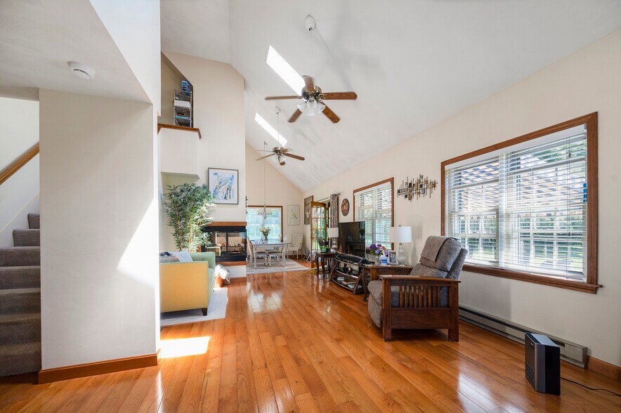More Photos Of 46 Statue Way, Portsmouth Multifamily For Sale