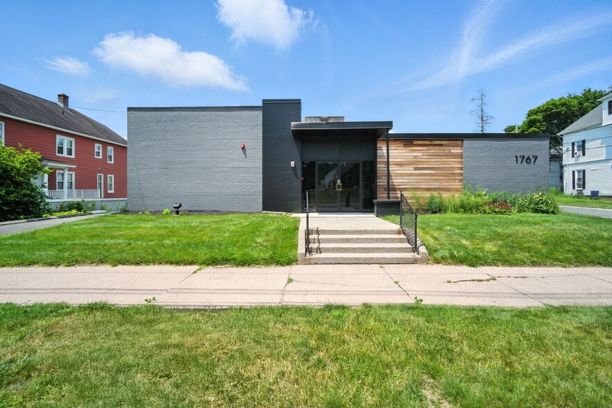 Primary Photo Of 1767 Northampton St, Holyoke Office Residential For Sale