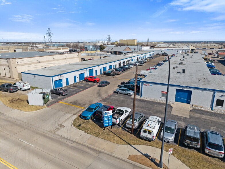 More Photos Of 3201-3207 E Pioneer Pky, Arlington Unknown For Lease