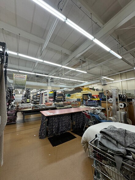 More Photos Of 219 S Service Rd, Plainview Warehouse For Lease