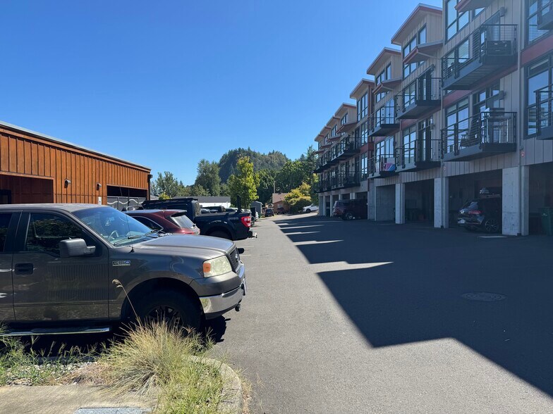 More Photos Of 202 E Historic Columbia River Hwy, Troutdale Storefront Retail Office For Lease