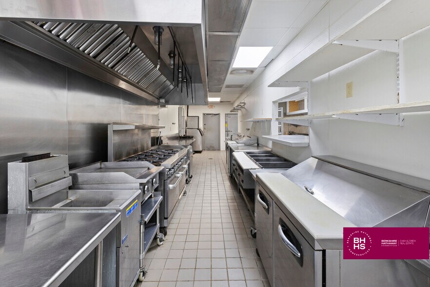 More Photos Of 958 E Main St, Liberty Restaurant For Sale