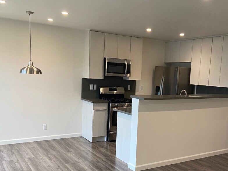 More Photos Of 1015 3rd St, Santa Monica Apartments For Sale