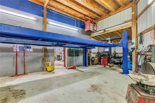 More Photos Of 101 N Maple St, Garnett Service Station For Sale