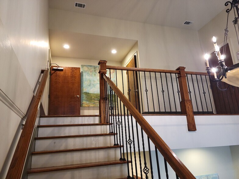 More Photos Of 1022 Twelve Oaks Pl, Watkinsville Loft Creative Space For Lease