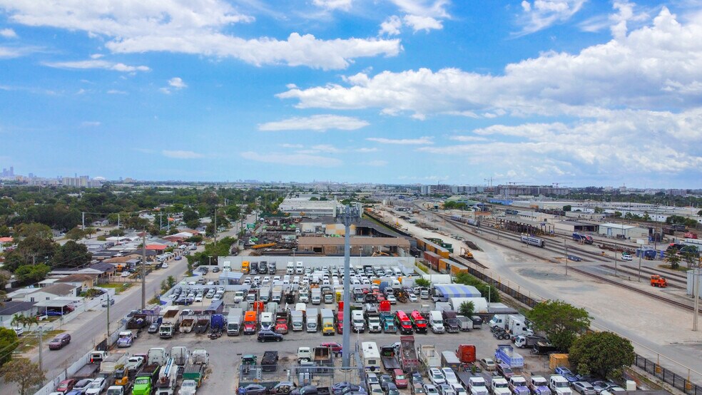 More Photos Of 3600 NW 95th St, Miami Auto Dealership For Lease