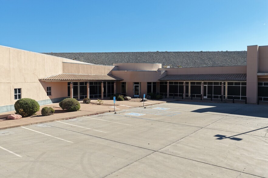 Primary Photo Of 1140 Commerce Dr, Las Cruces Office For Lease