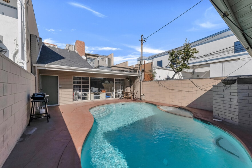 More Photos Of 4110 W Burbank Blvd, Burbank Office Residential For Sale