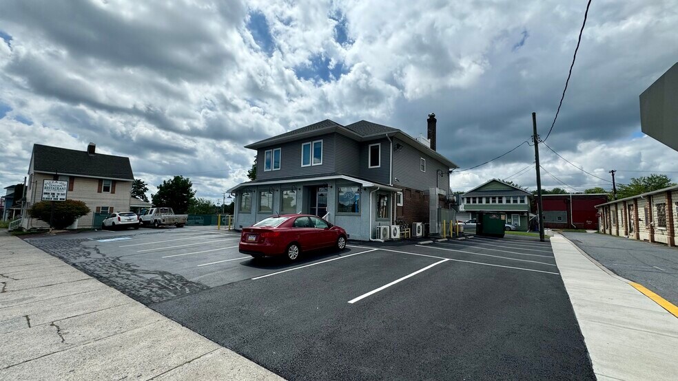 More Photos Of 550 S Main St, Nazareth General Retail For Sale