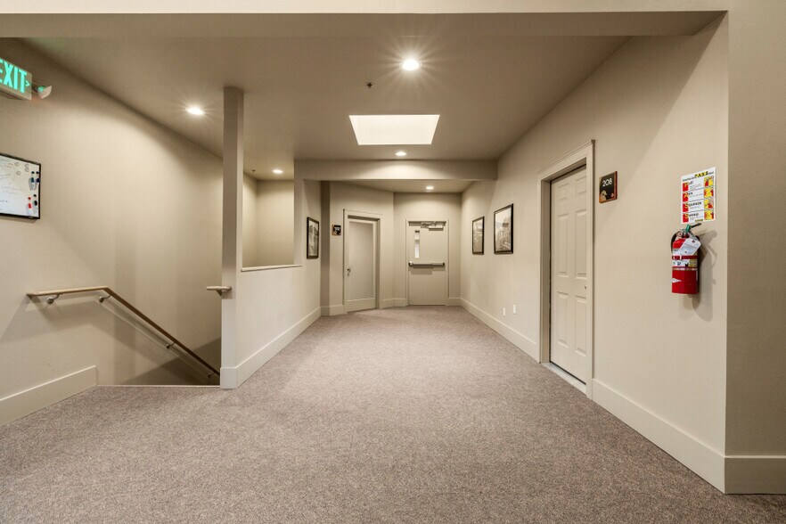 More Photos Of 125 S 6th St, Klamath Falls Flex For Sale