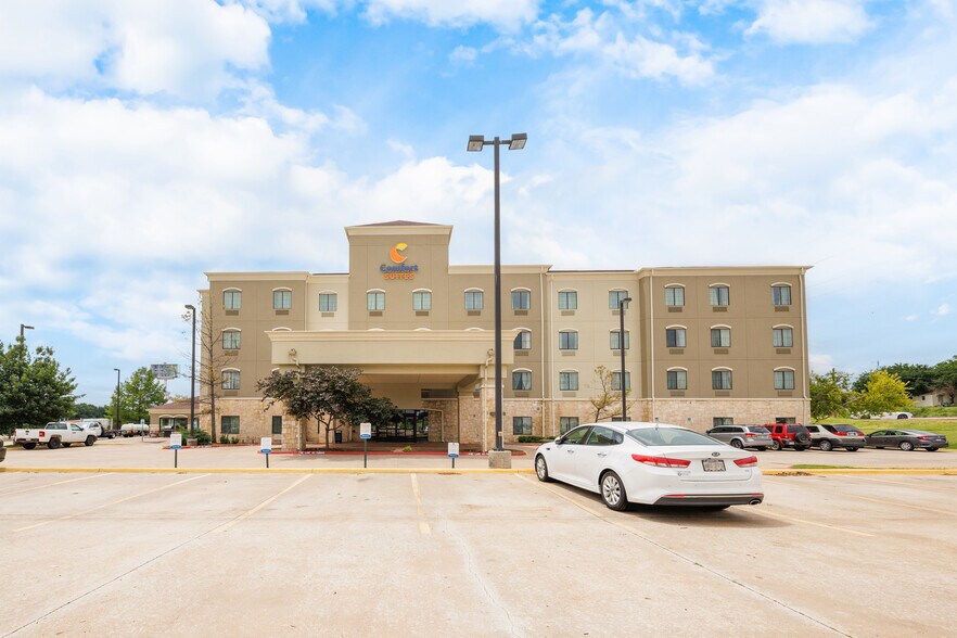 Primary Photo Of 201 SE Interstate Dr, Lawton Hotel For Sale