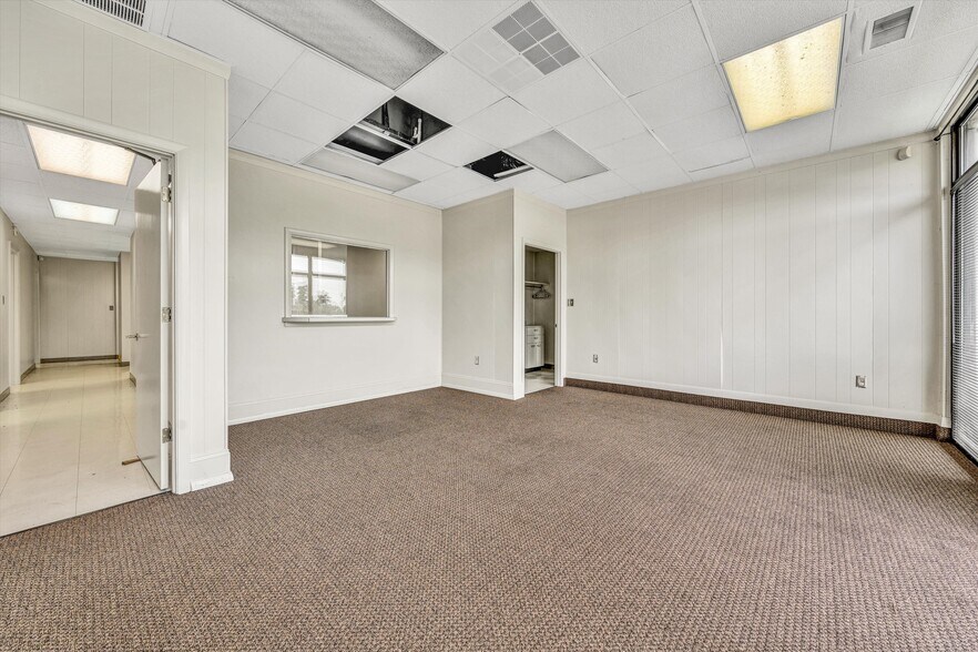 More Photos Of 1930 Braeburn Dr, Salem Medical For Sale