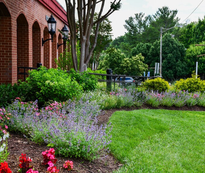 More Photos Of 4031 University Dr, Fairfax Office For Sale