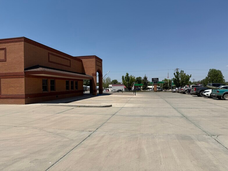 More Photos Of 500 U.S. 50 Business Loop, Olathe General Retail For Sale