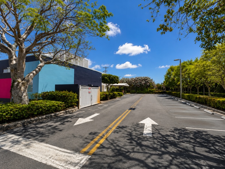 More Photos Of 8476 SW 40th St, Miami Storefront Retail Office For Lease