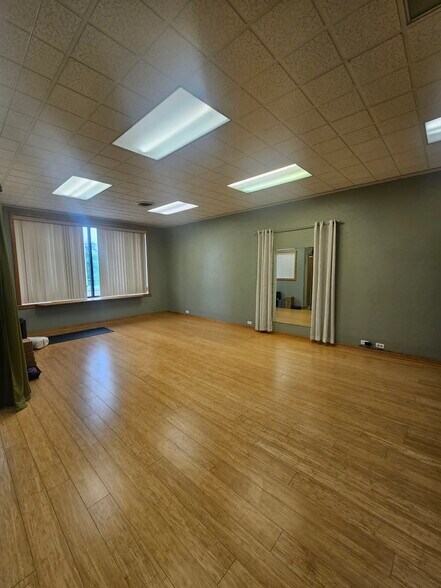More Photos Of 420 Pennsylvania Ave W, Warren Office For Lease