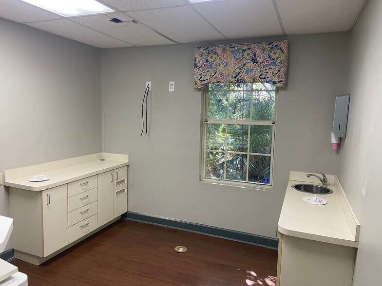 More Photos Of 3810 Williamsburg Park Blvd, Jacksonville Office For Lease