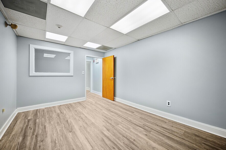 More Photos Of 2-4 S Easton Rd, Glenside Office Residential For Lease